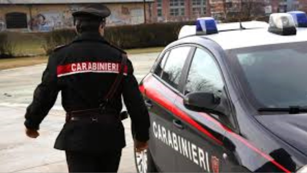 Perseguita una 25enne: arrestato giovane