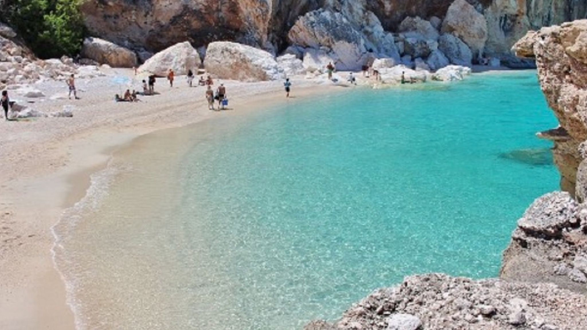Cala Mariolu, bimba di neanche 2 anni batte la testa sul pontile: in ospedale