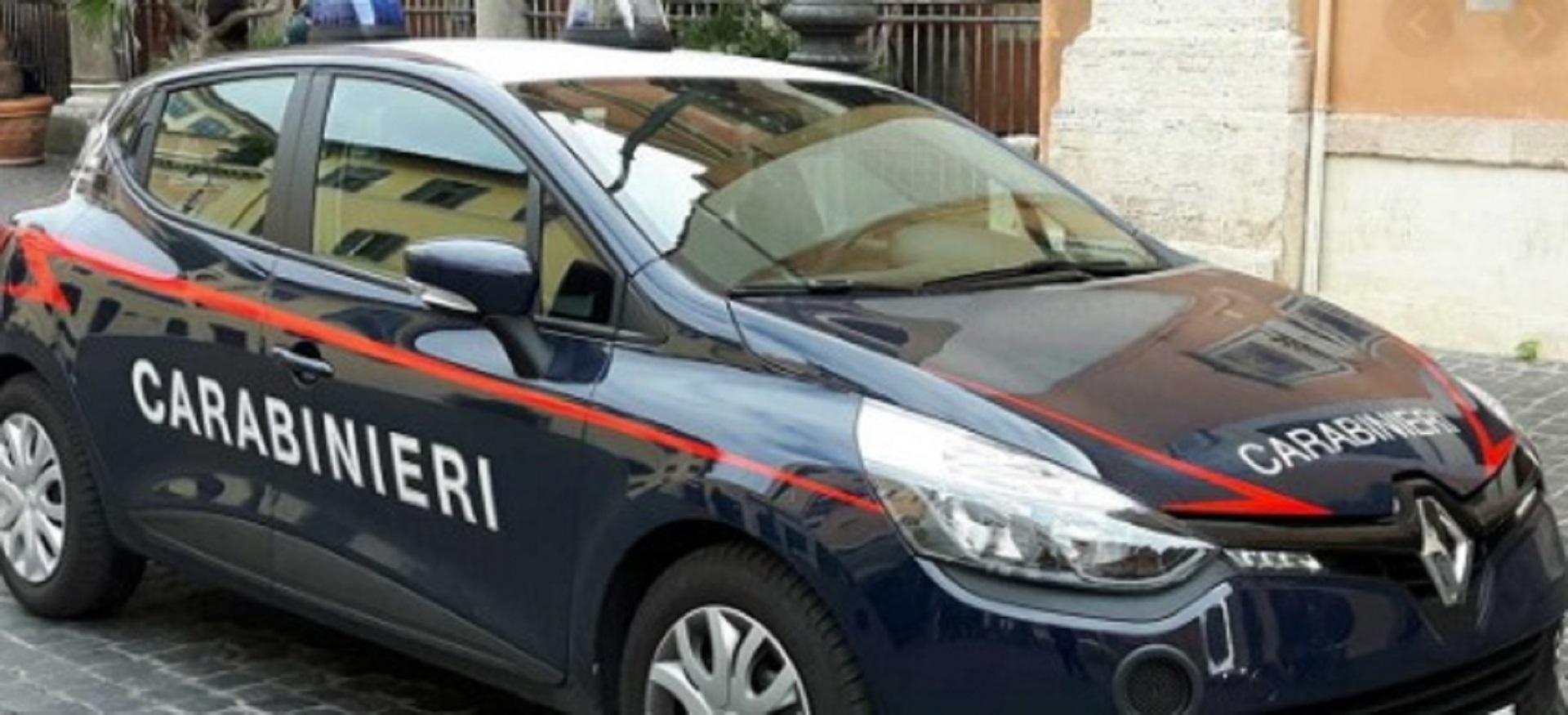 Maltratta e minaccia con coltello ex compagna, lei si difende: denunciato 44enne