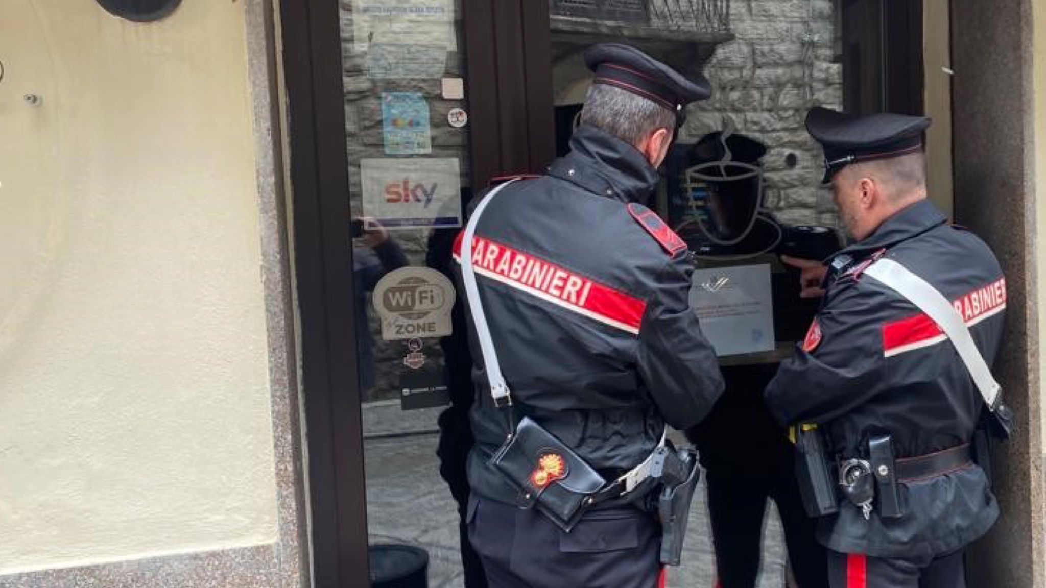 Tempio, aggressione e soccorsi non chiamati: il Questore chiude un locale