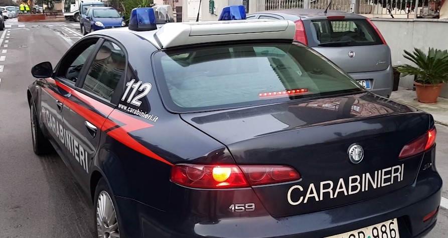 Cadavere rinvenuto in un campo: indagini in corso