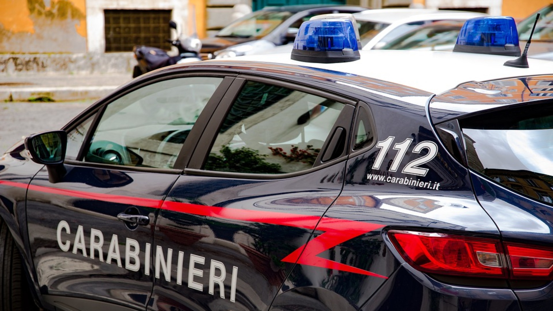 Carcano droga, trovano i Carabinieri: 400 euro di multa a testa