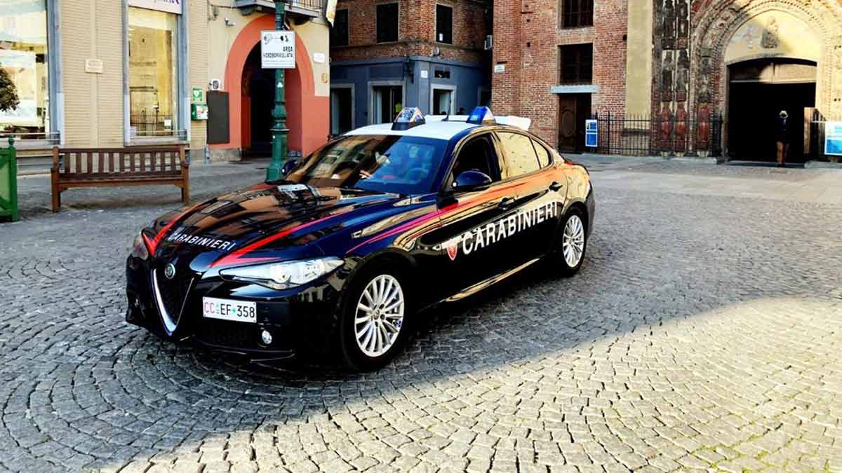 Rubano un veicolo e poi lo abbandonano
