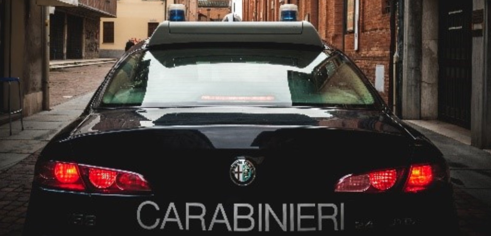 Minaccia anziana madre con coltello di 30 centimetri: arrestato