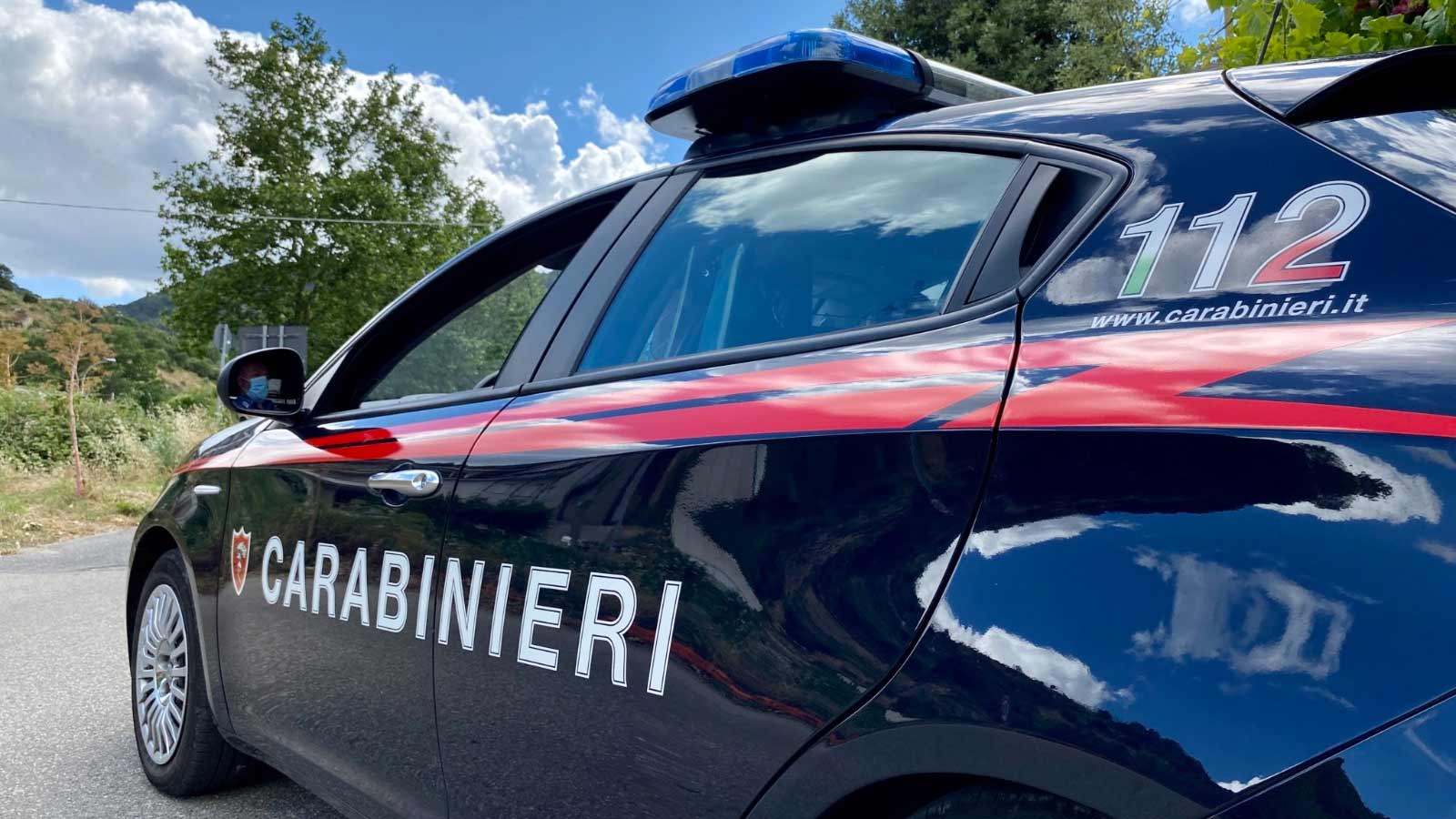 Trovato un cadavere in campagna: indagini in corso