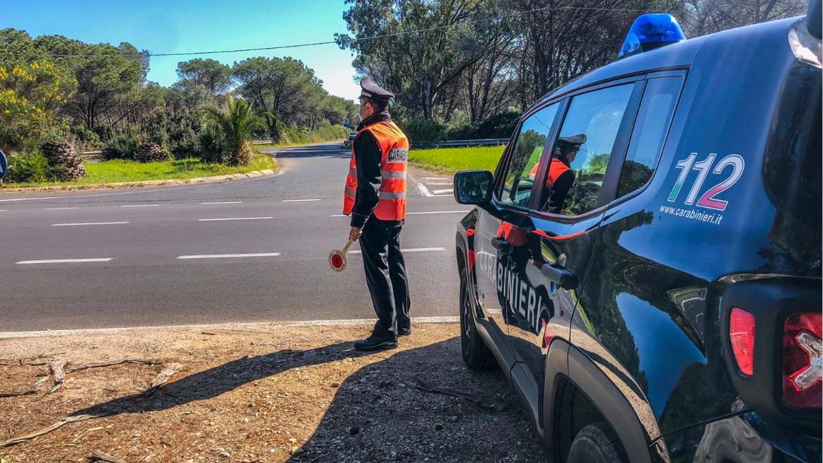 Rubano attrezzi agricoli e 800 litri di gasolio: arrestati