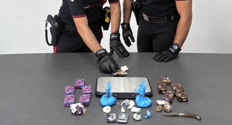 Monti, oltre un chilo di hashish e 300 grammi di cocaina in casa: arrestato 36enne
