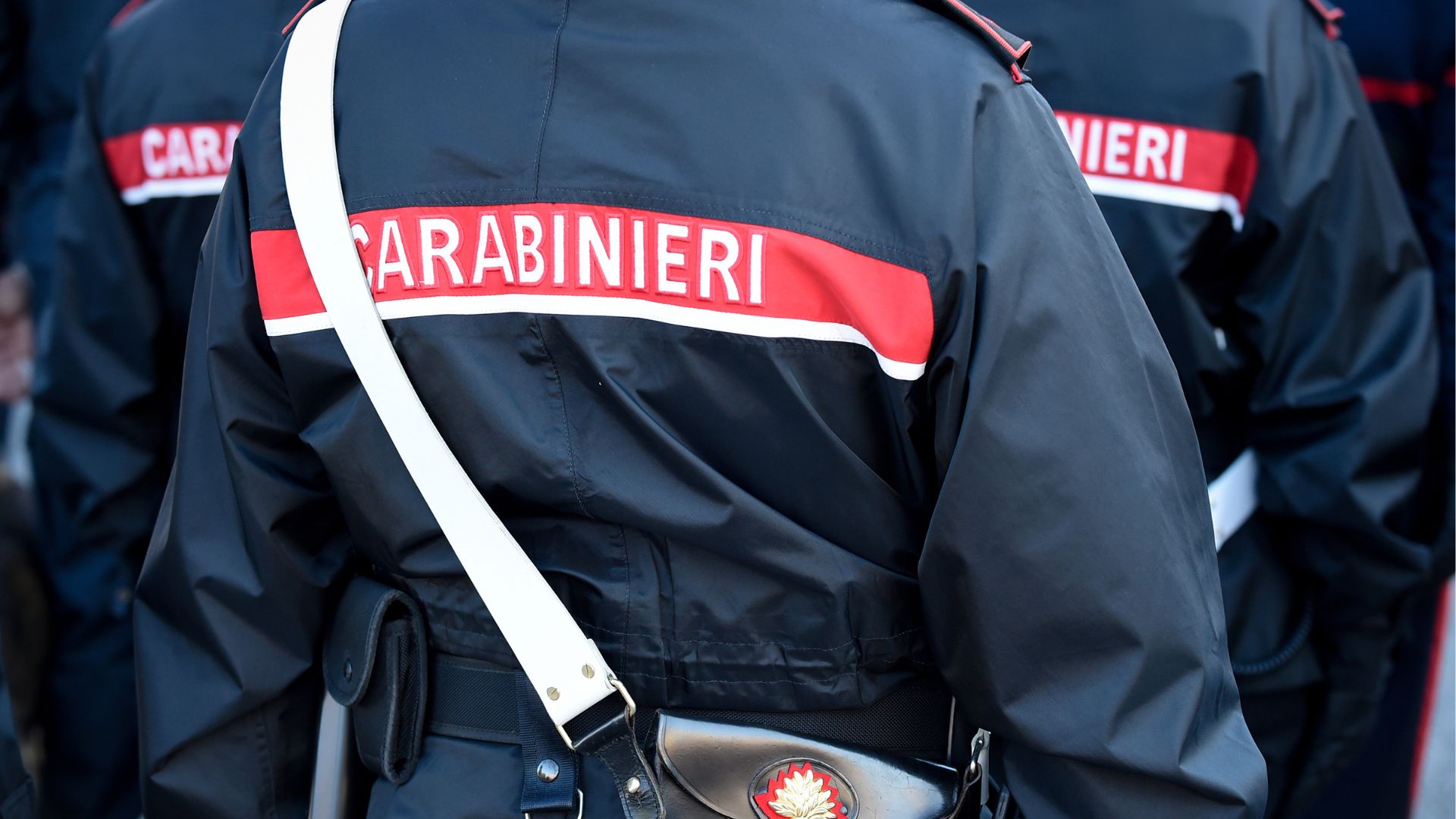 Tenta il suicidio recidendosi un polso: salvato da un brigadiere dei Carabinieri libero dal servizio
