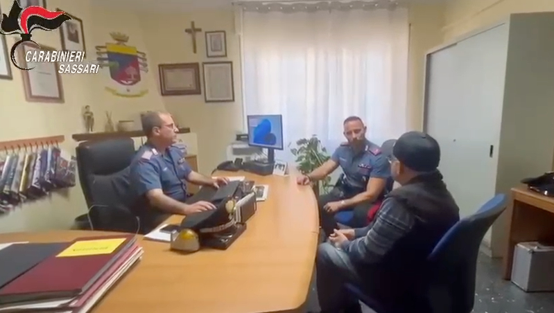 Telti, tenta di trafugare denaro a un anziano: arrestata