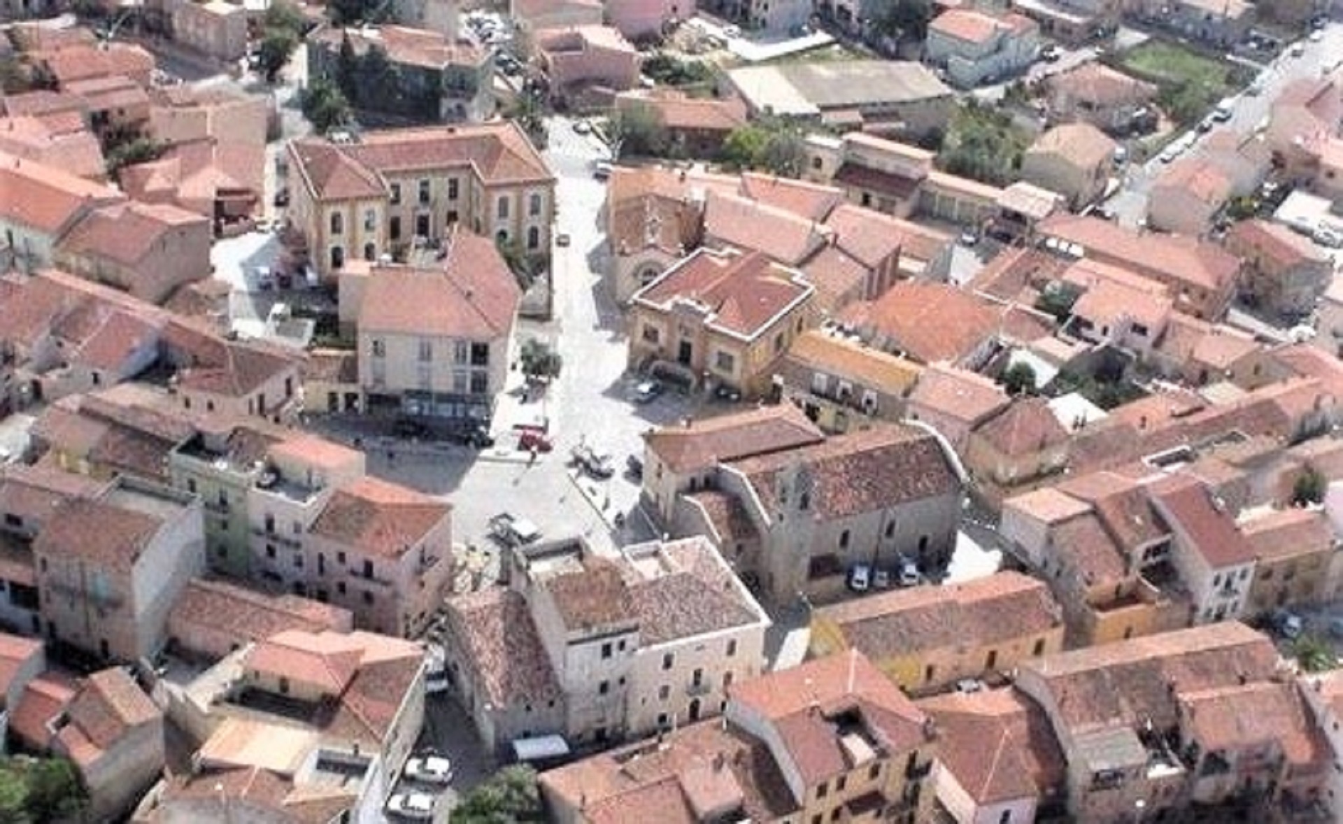 Arzachena: istituita l'area pedonale in piazza Risorgimento