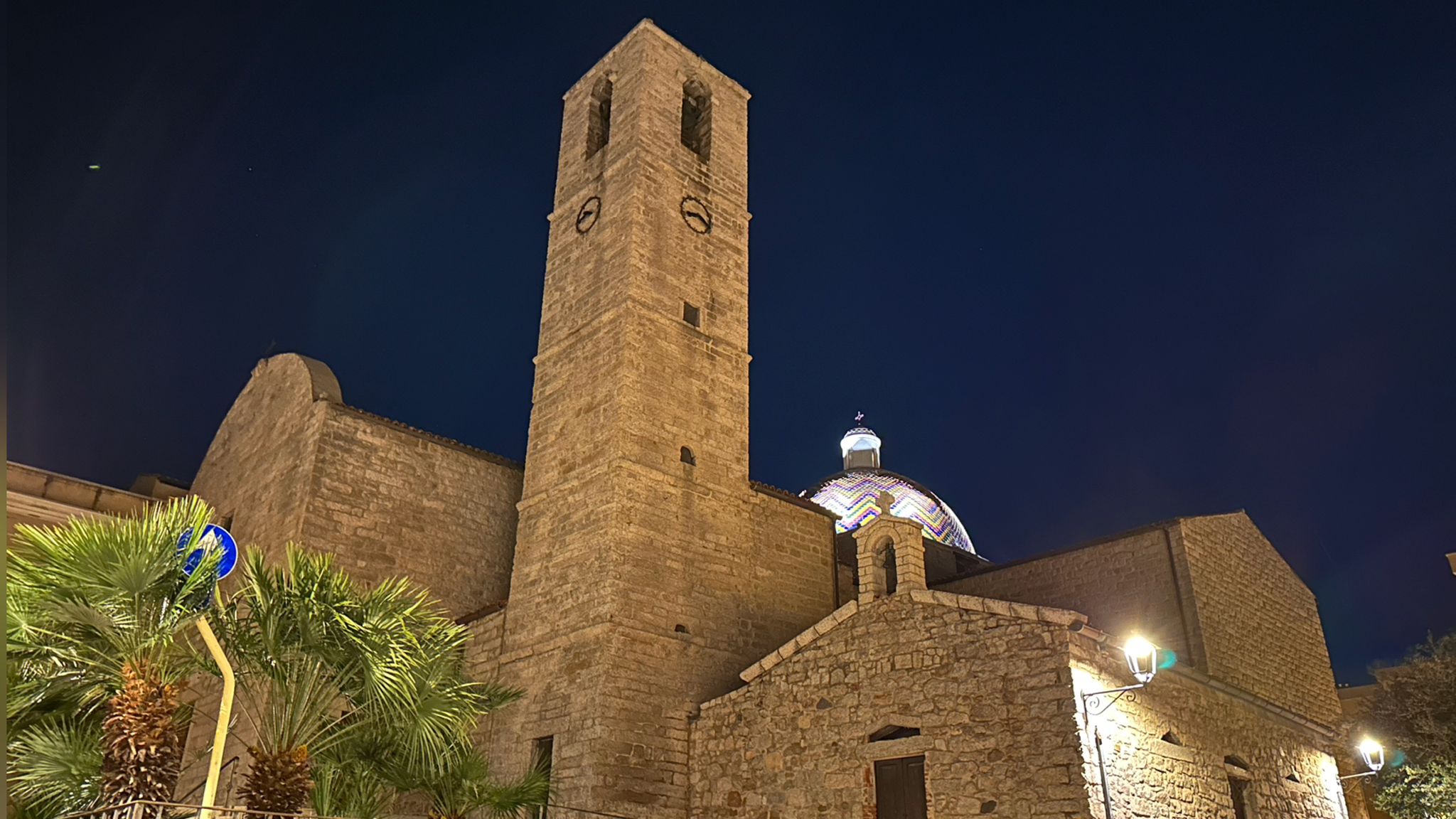 Olbia: finalmente illuminata la cupola della chiesa di San Paolo