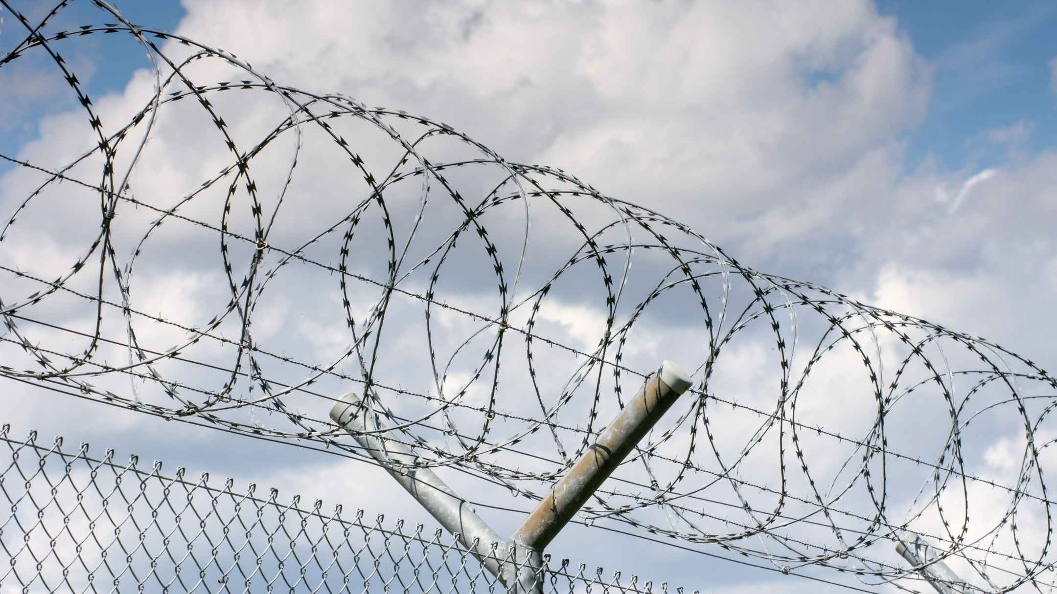 Sardegna, sovraffollamento e tensioni: situazione critica nelle carceri
