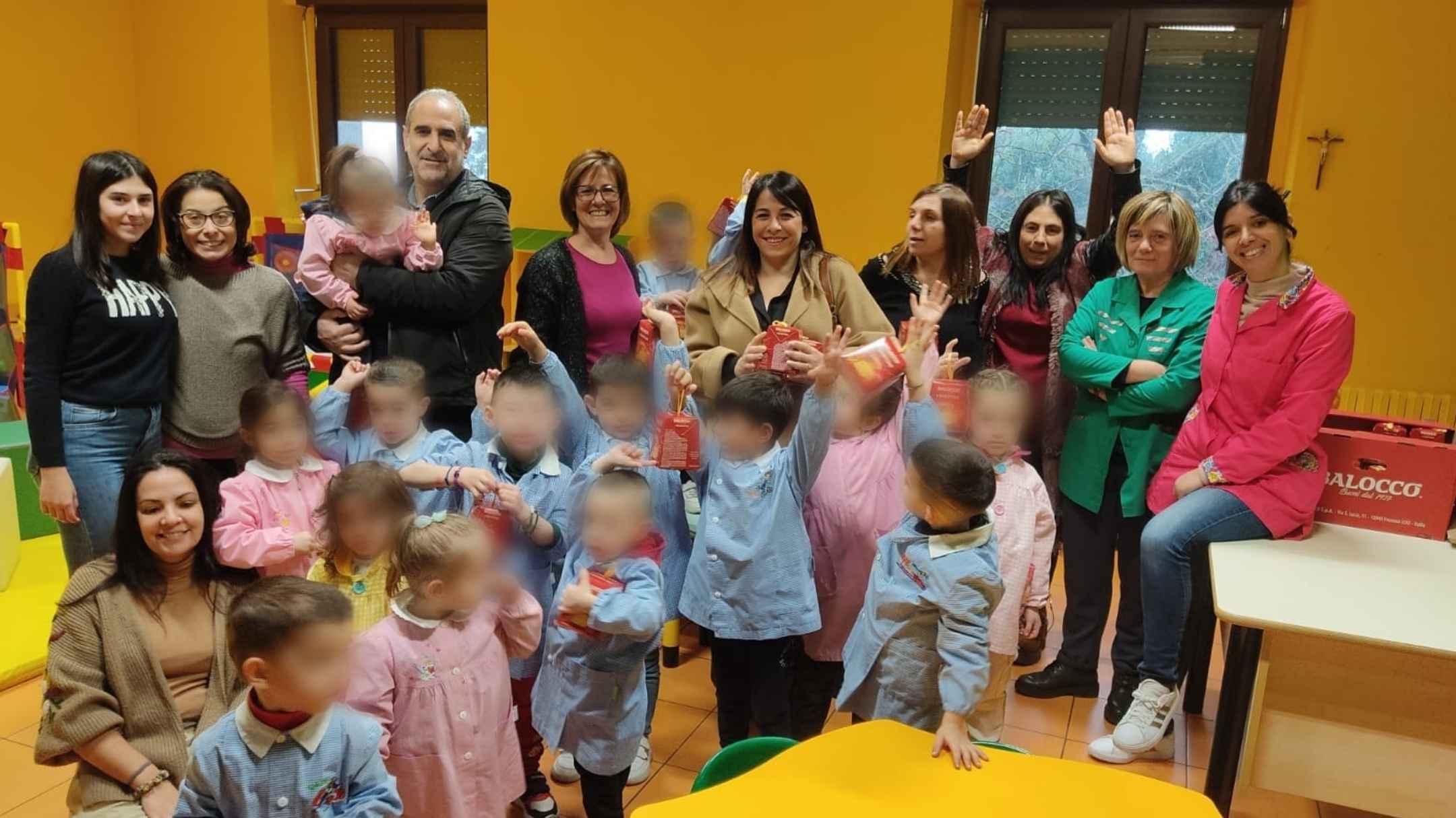 Buddusò: il Natale arriva tra i banchi di scuola con un dono speciale per i bambini