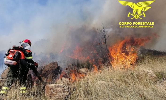 Incendio a La Maddalena: ieri 14 roghi