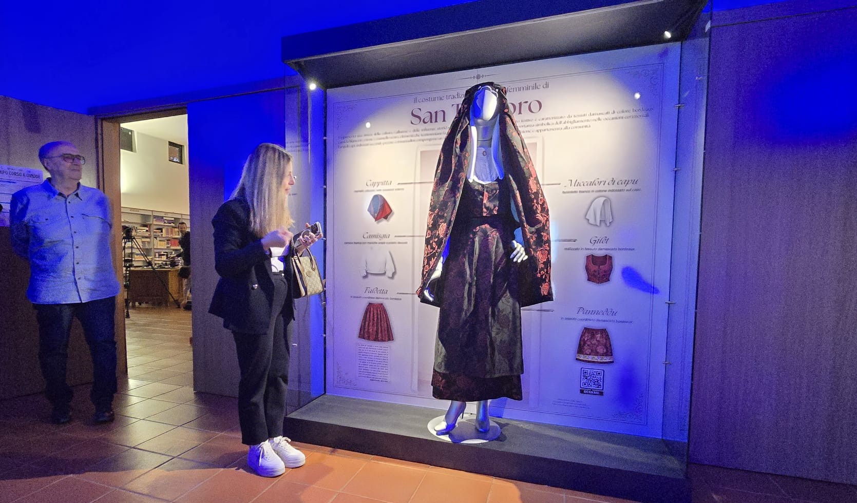 San Teodoro, il costume tradizionale torna protagonista: memoria e identità al centro di Casa Cumuna