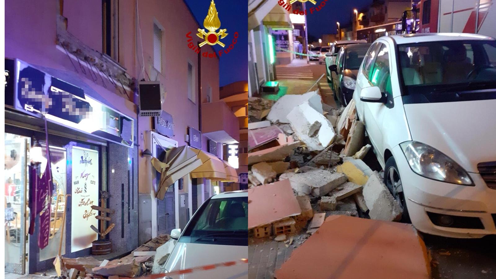 Crolla balcone: danni ad auto e negozi, nessun ferito