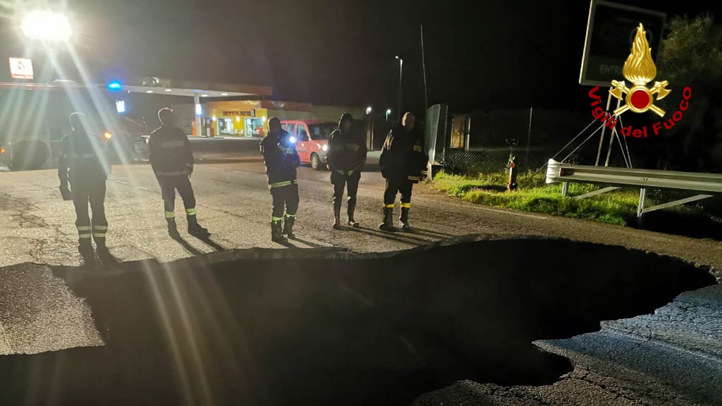 Arzachena, ancora danni da maltempo: voragine si apre nella circonvallazione