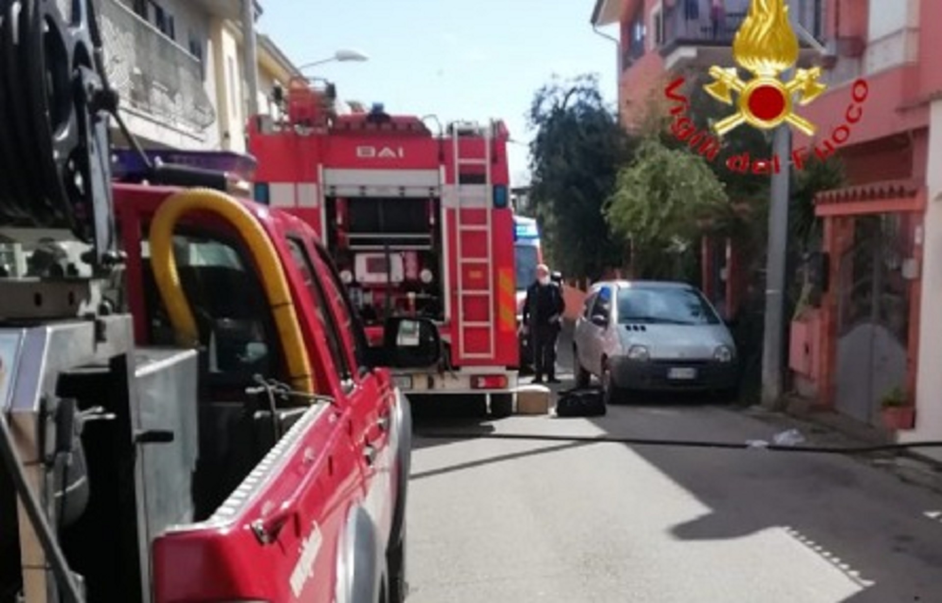 Cucina in fiamme: proprietaria di casa all'ospedale