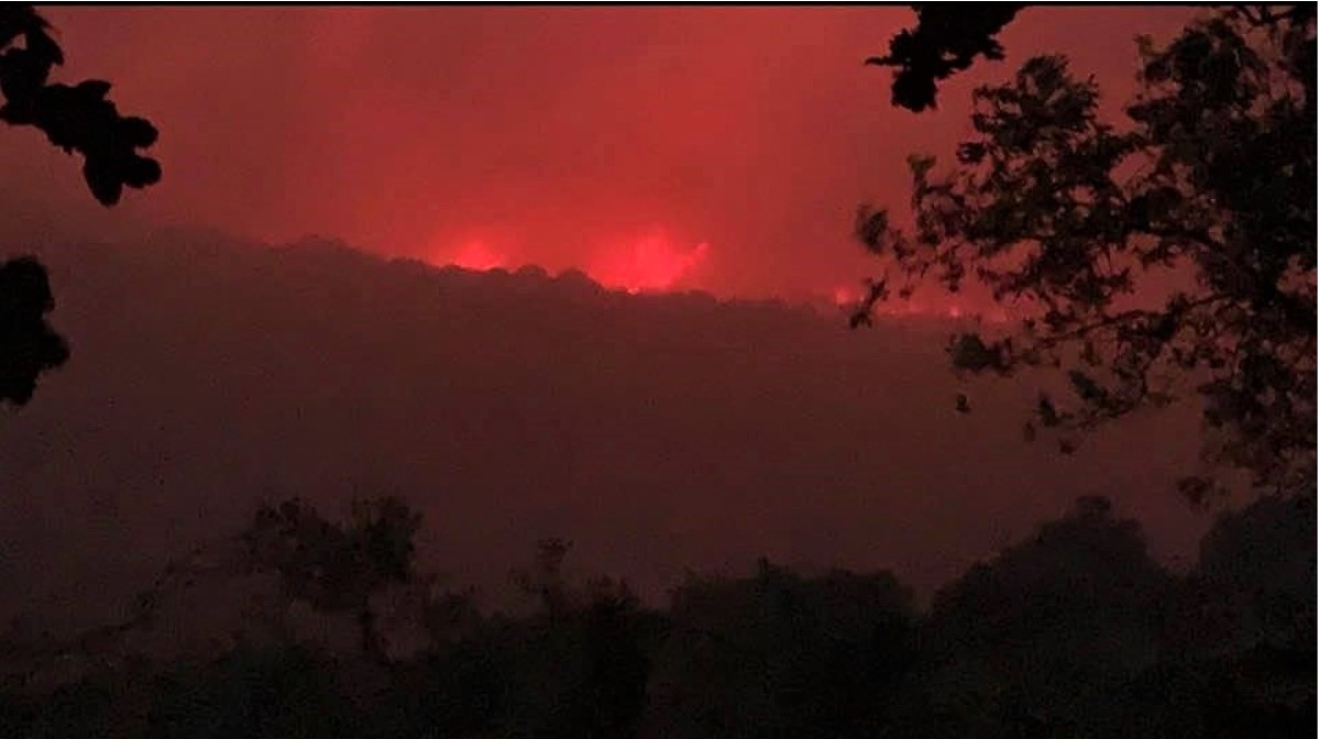 Oristanese continua a bruciare, dichiarato stato di emergenza