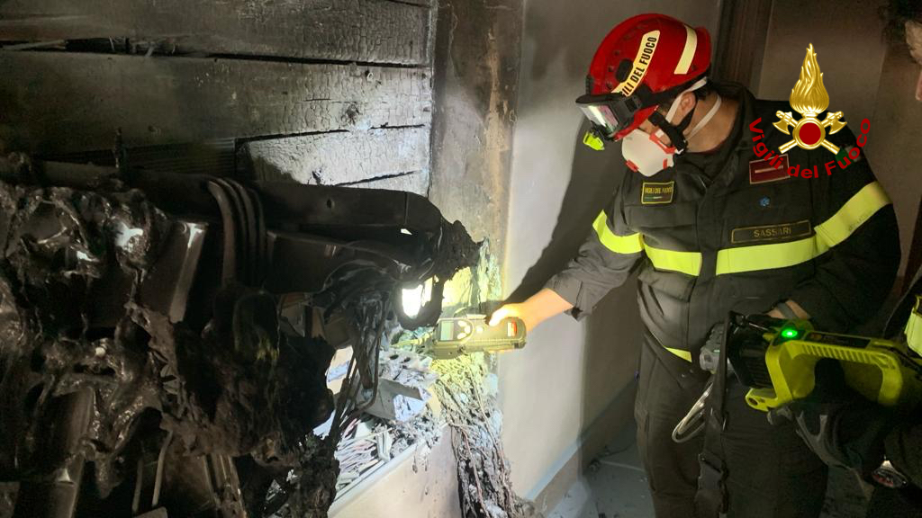 Nord Sardegna, incendio in una palazzina di cinque piani: tre persone in ospedale