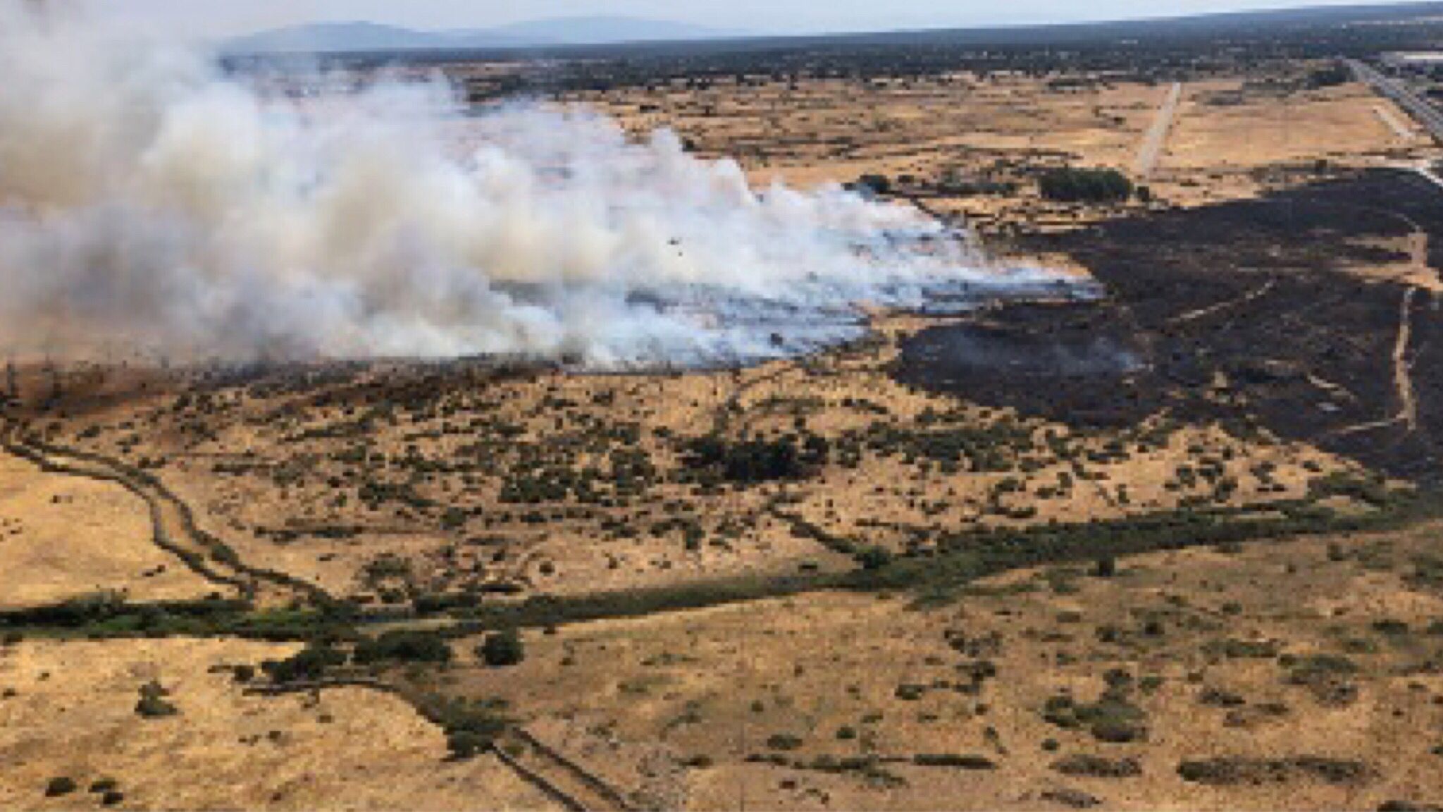 Macomer: vasto incendio in corso