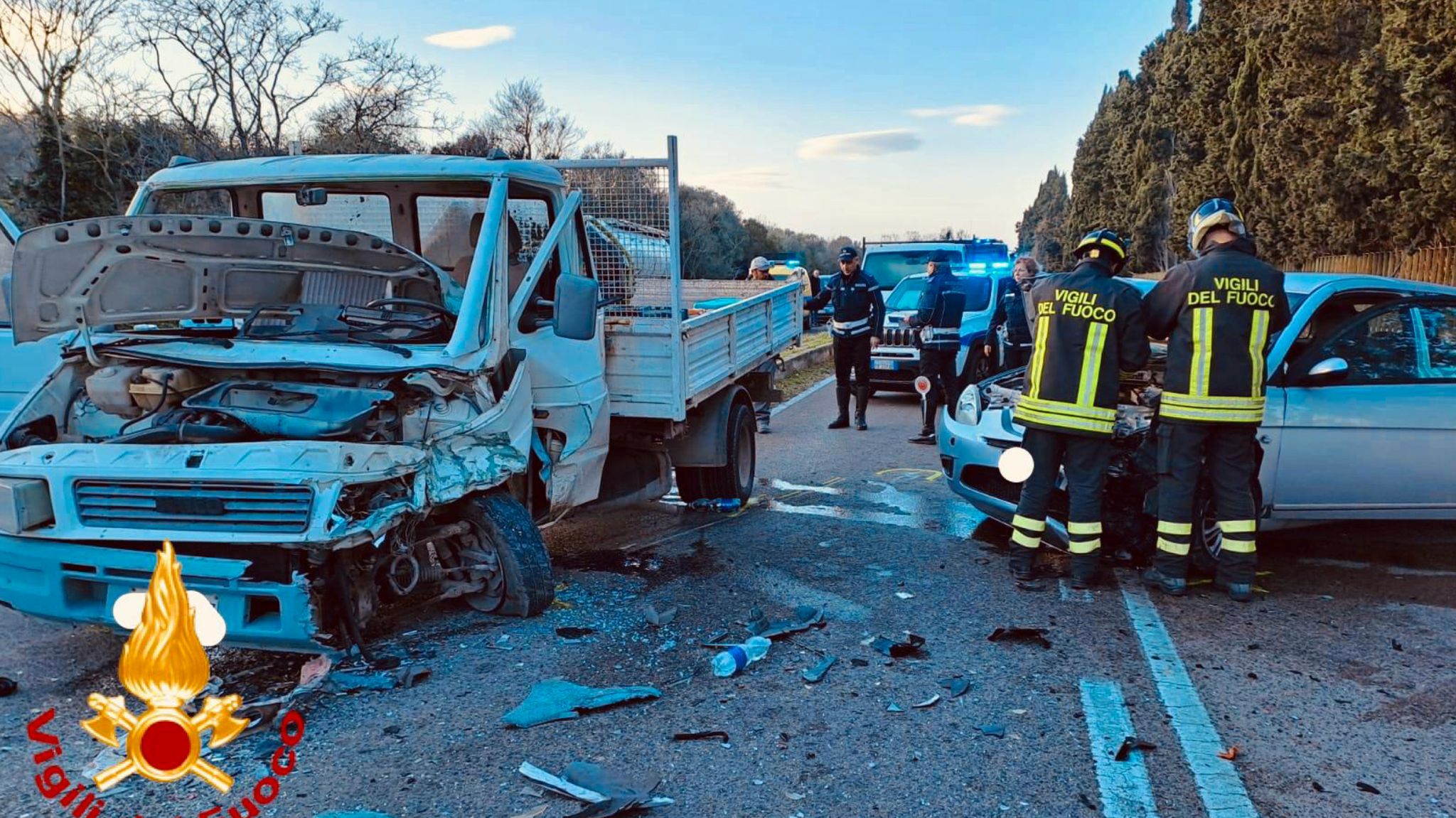Nord Sardegna, frontale furgone-auto: tre feriti