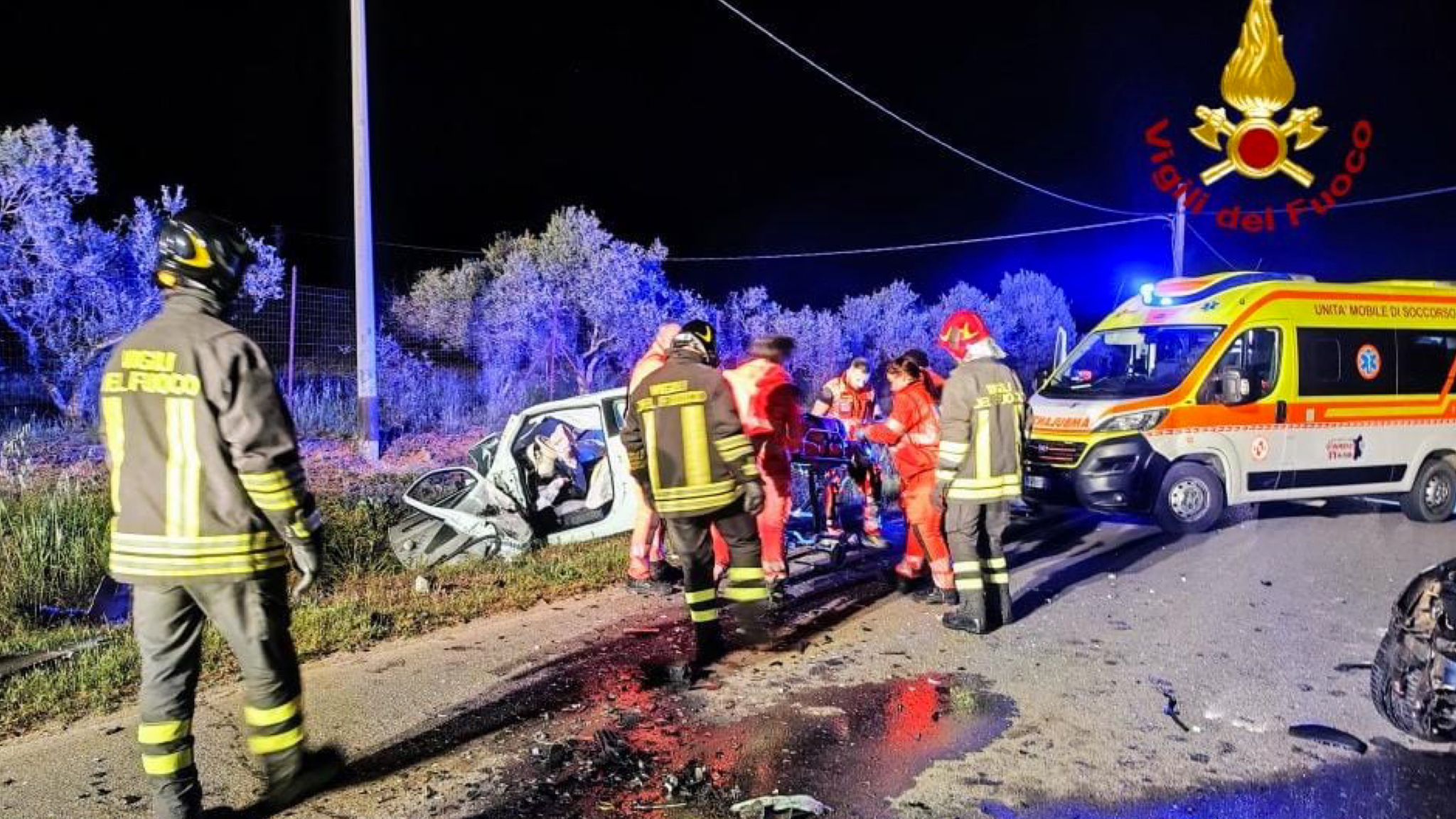 Frontale tra auto: due feriti in codice rosso