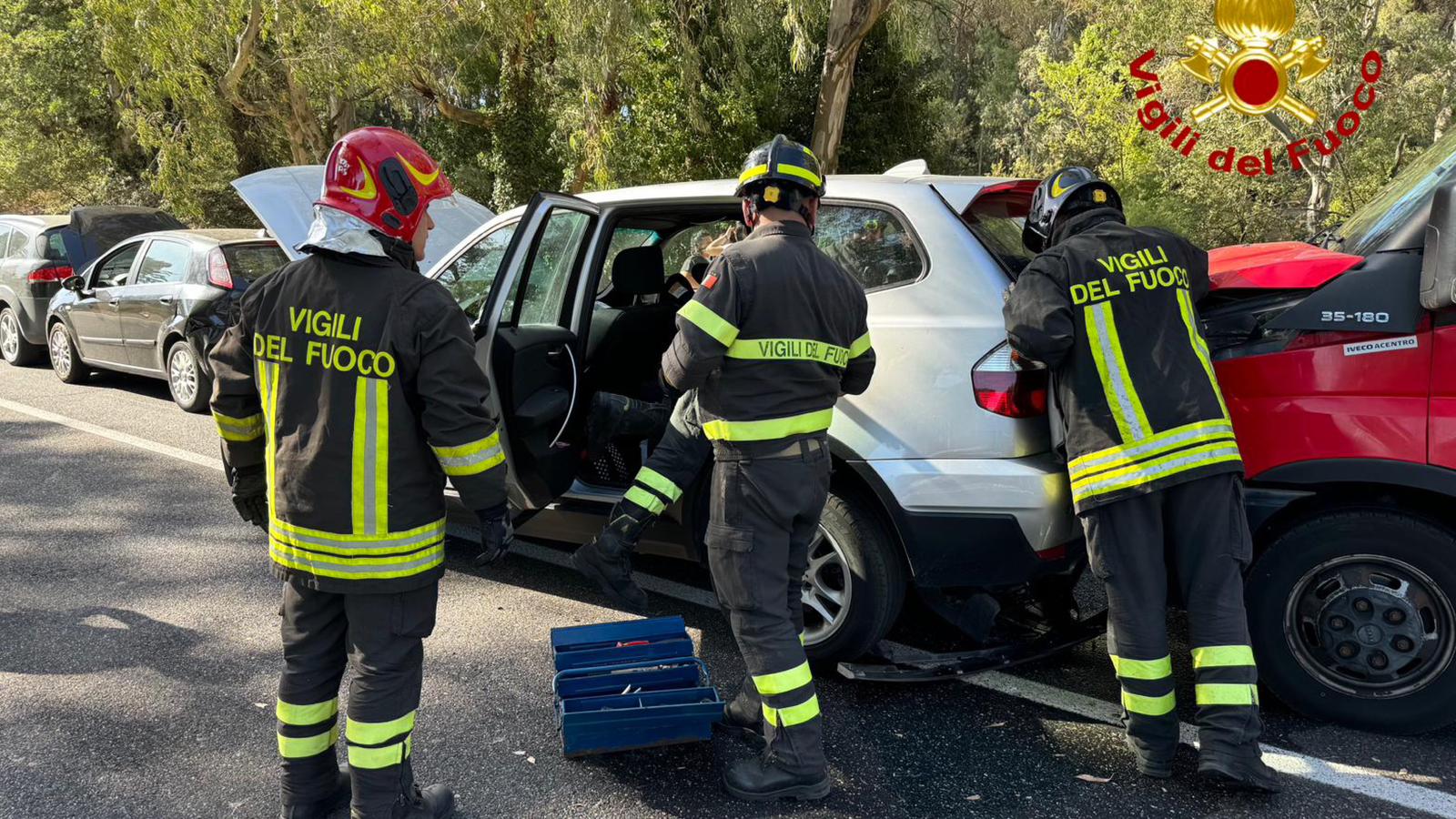 Scontro tra auto: due persone in ospedale 