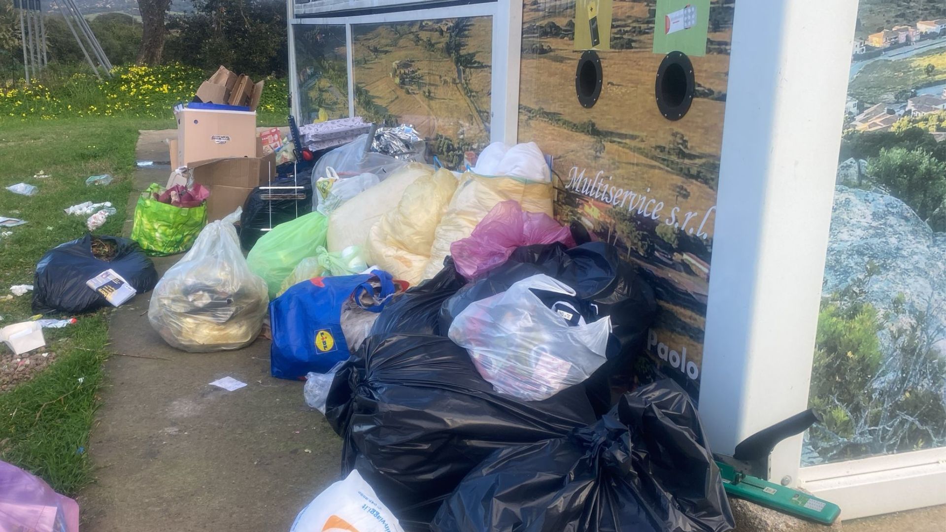 Porto San Paolo, rimosso l'eco box a Vaccileddi: era diventato una discarica di inciviltà