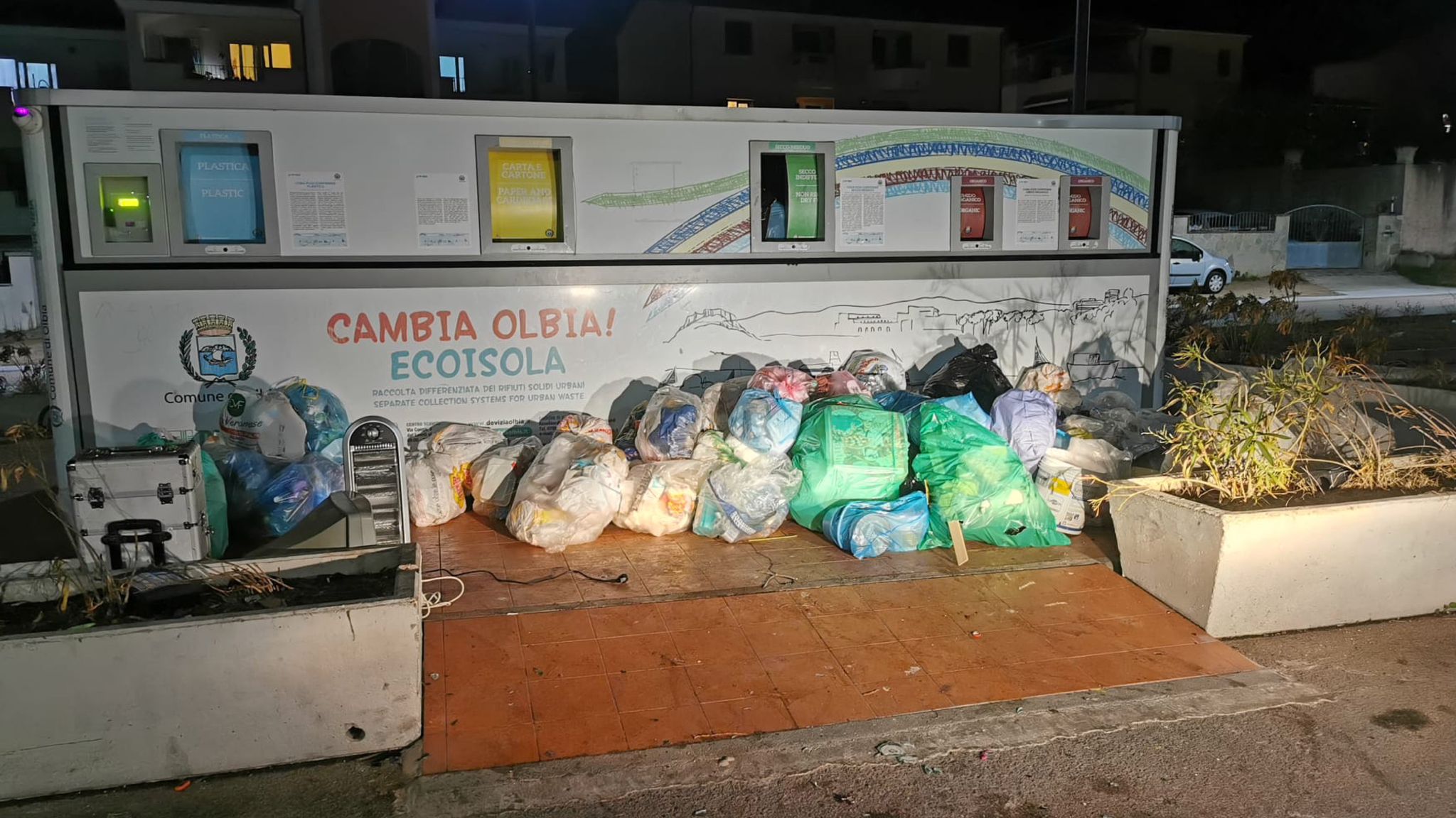 Olbia, ecoisole strapiene di rifiuti: ancora disservizi