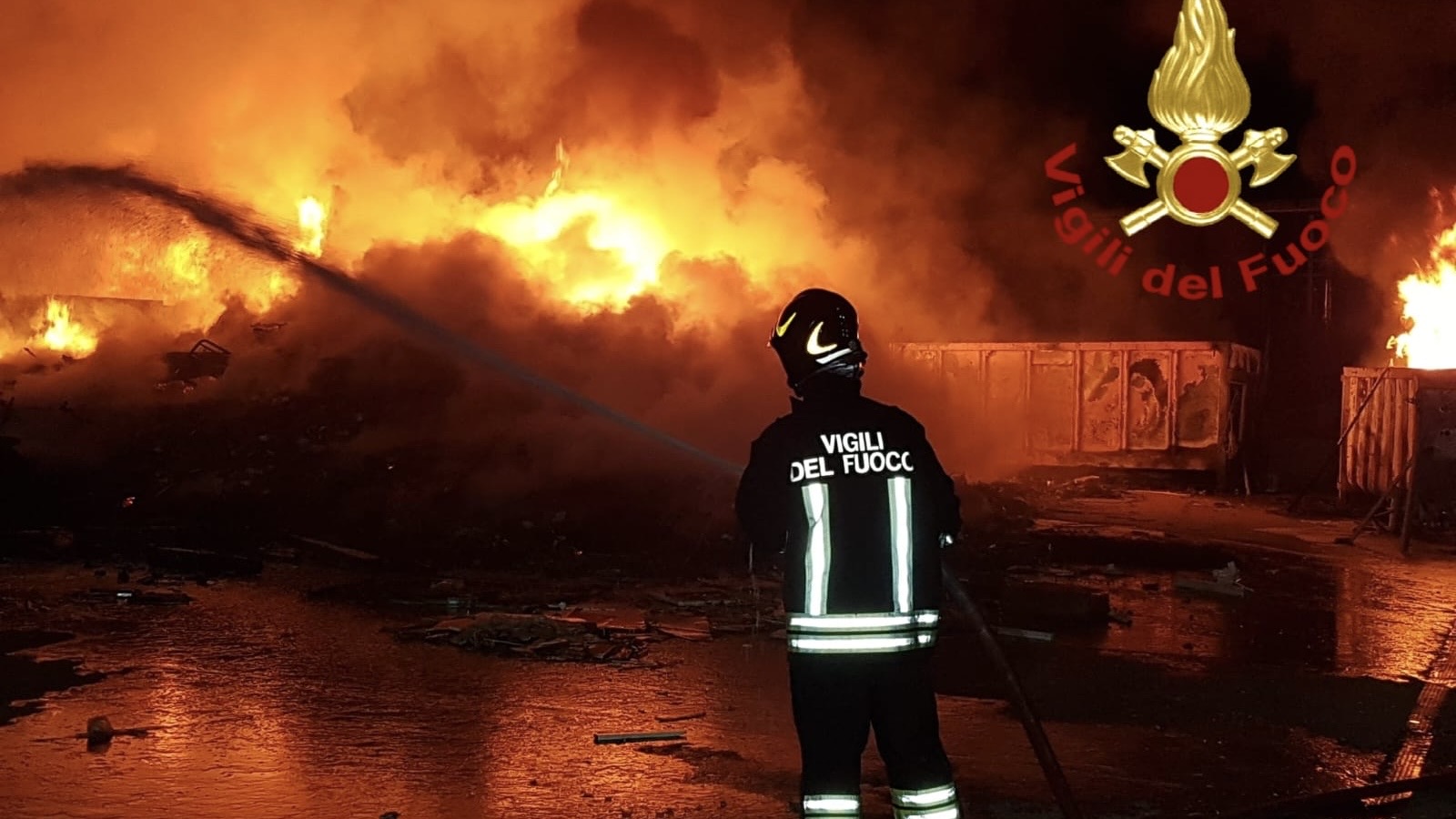 Olbia: a fuoco la discarica di Spiritu Santu