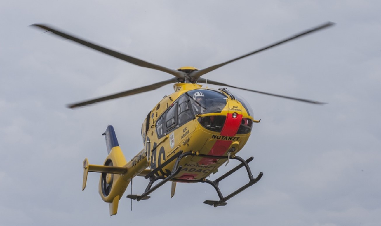 Attraversa binario del treno e viene travolta: muore 64enne