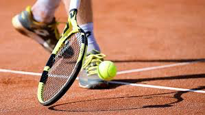 Tragedia sul campo da tennis: muore 66enne 