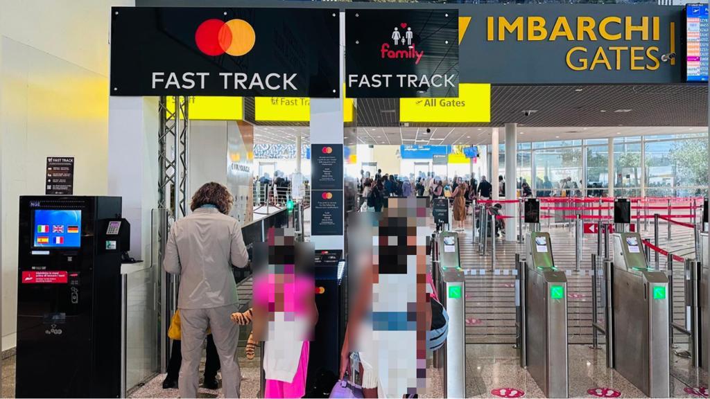 Olbia, in aeroporto con la droga nascosta nelle parti intime: 20enne nei guai