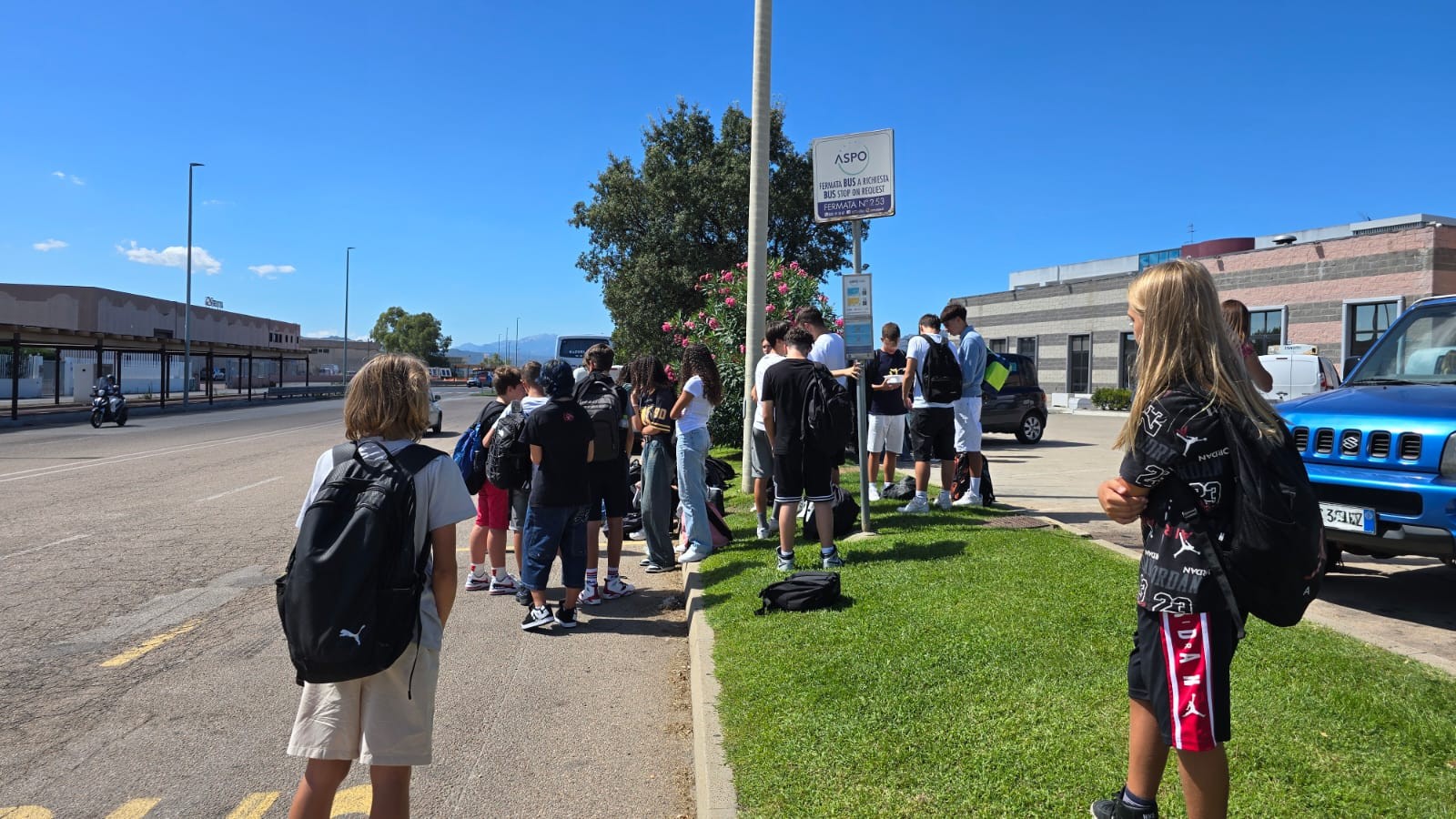 Olbia, studenti del Liceo Mossa senza pensiline: a rischio sotto sole e pioggia
