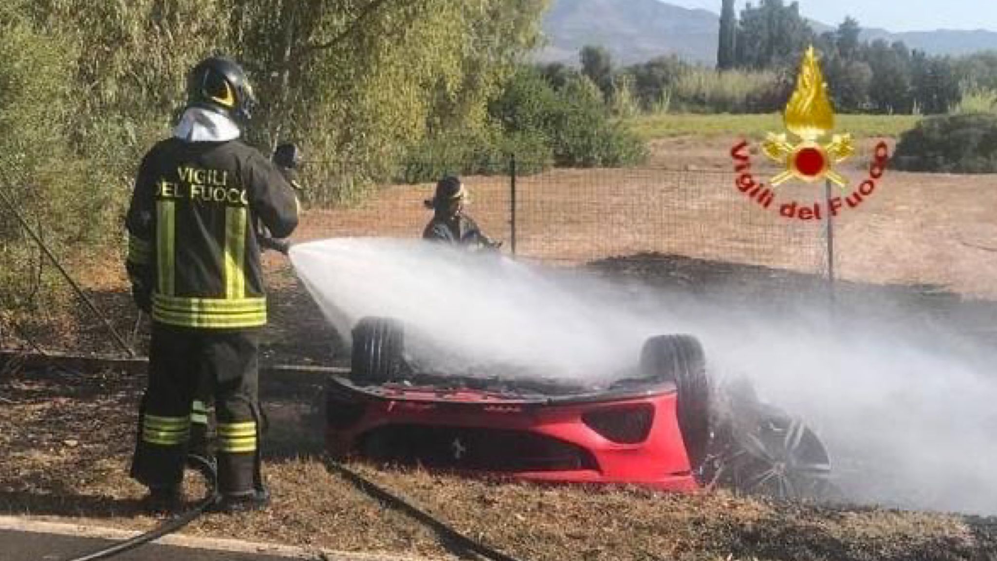 Schianto tra Ferrari e camper: due morti