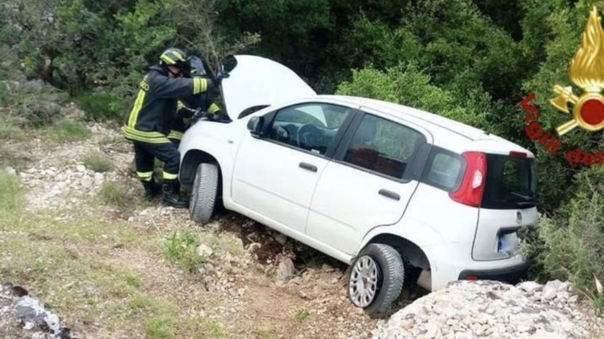 Auto fuori strada: 44enne in ospedale