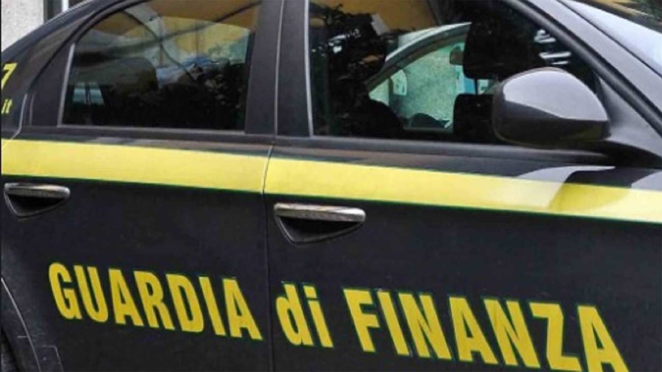 Covid. Tute e camici non a norma: maxi sequestro