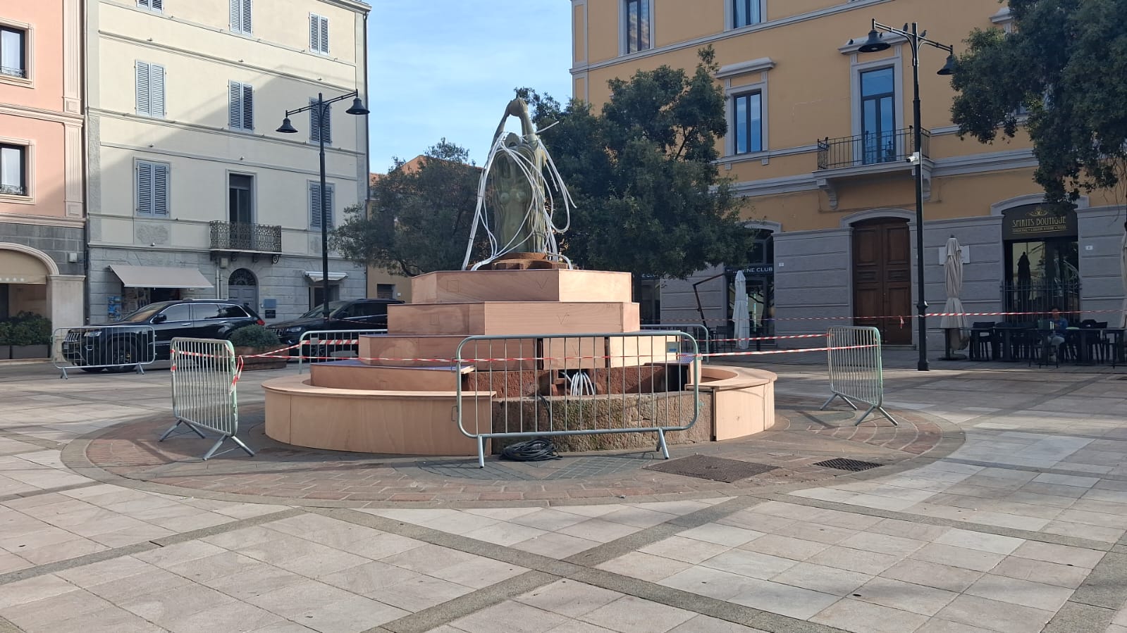 Olbia: la fontana delle Tre Veneri cambia volto per il film con Adam Sandler