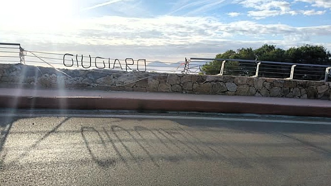 Abbiadori, il tornante di Giugiaro: una scritta sul guard-rail divelto diventa appello alla sicurezza