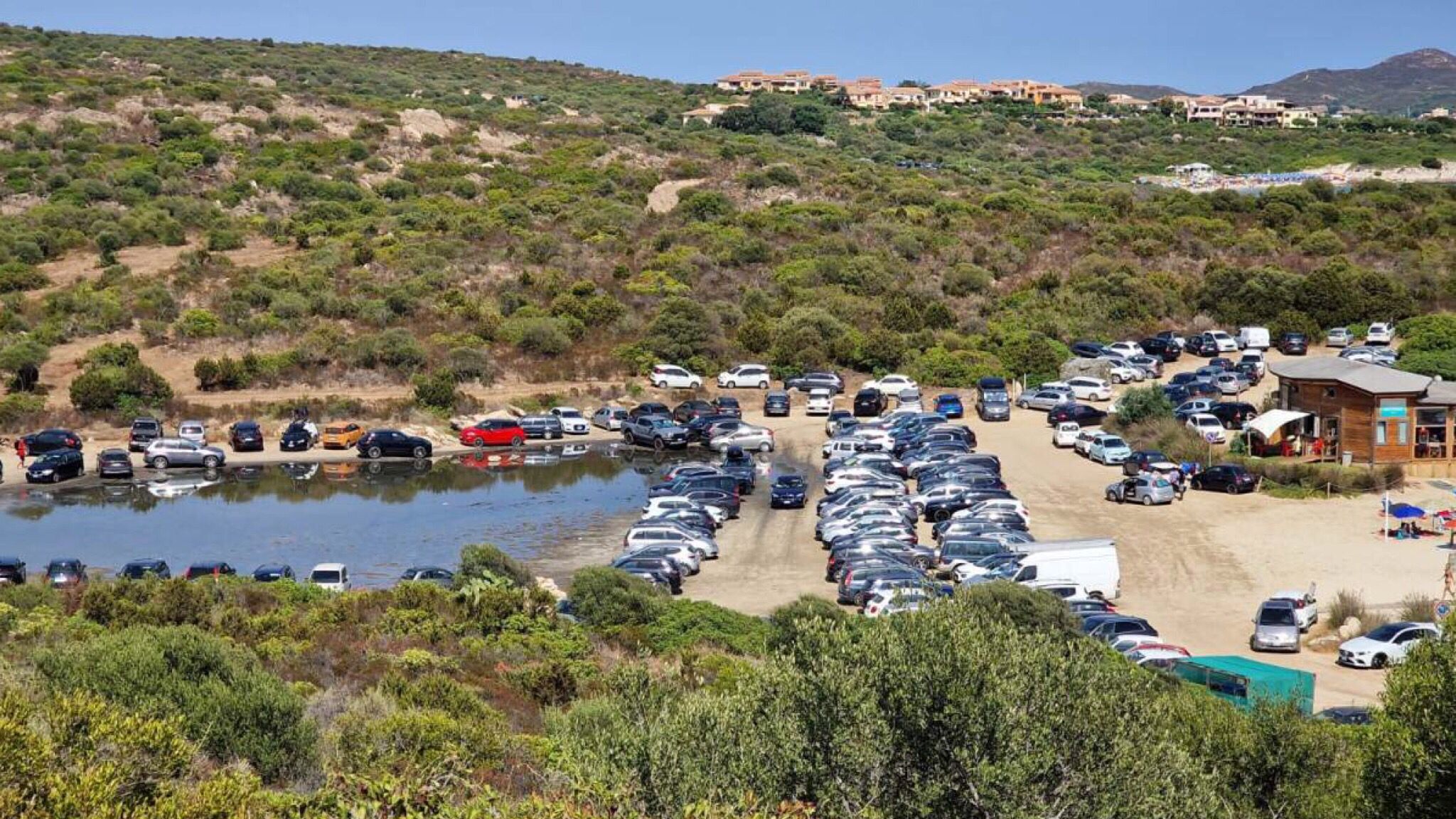 Golfo Aranci, parcheggi a Cala Sassari. GrlG: 