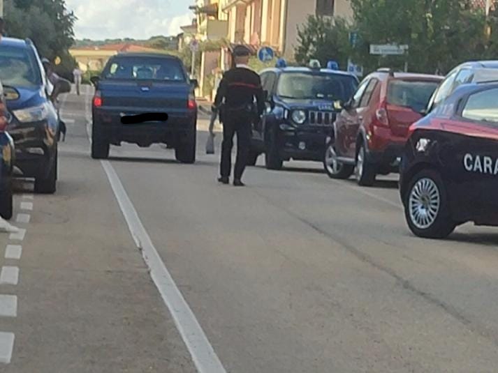 Golfo Aranci, spari in centro: un ferito
