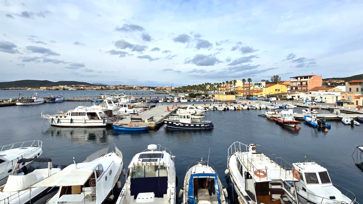 Stop alla musica ad alto volume sugli yacht: Golfo Aranci vieta gli impianti audio entro 500 metri dalla costa