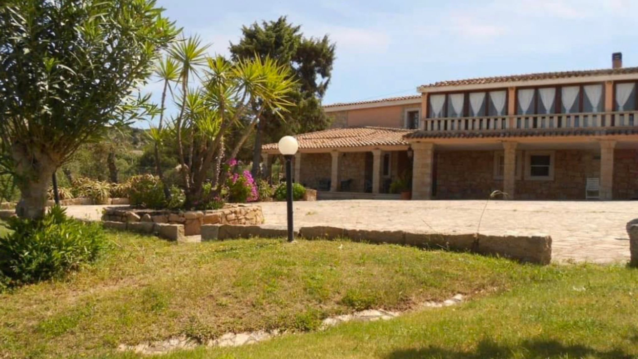 Arzachena: il ristorante e hotel Grazia Deledda apre con una nuova gestione tutta olbiese