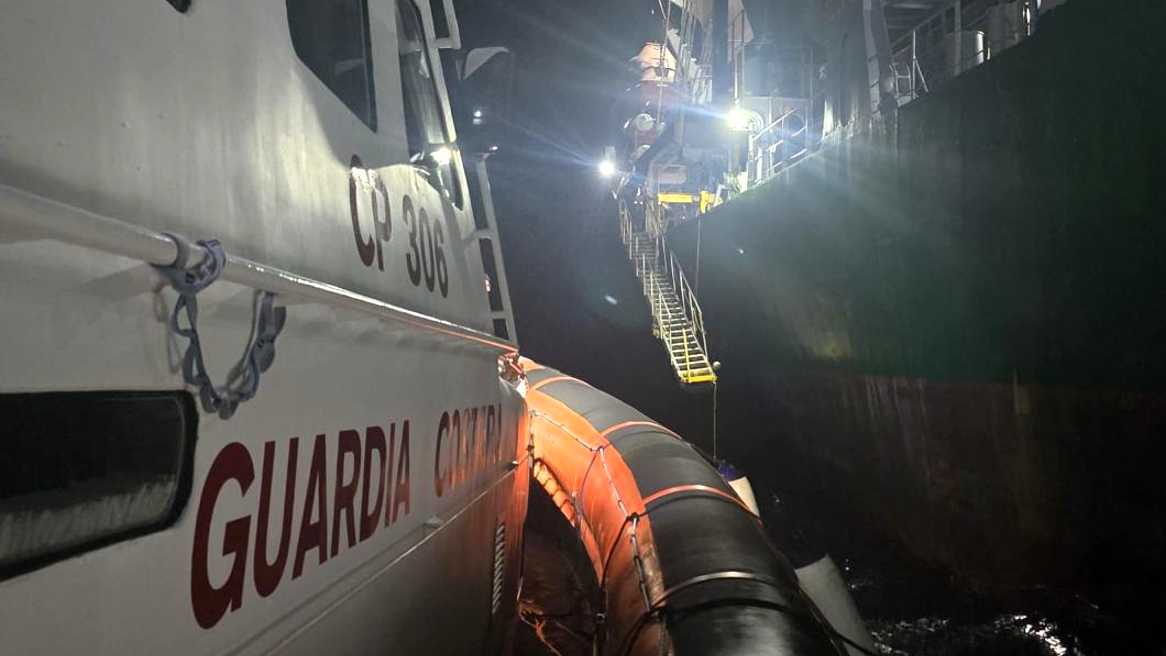 La Maddalena, marittimo infortunato a bordo di motonave: intervento della Guardia Costiera