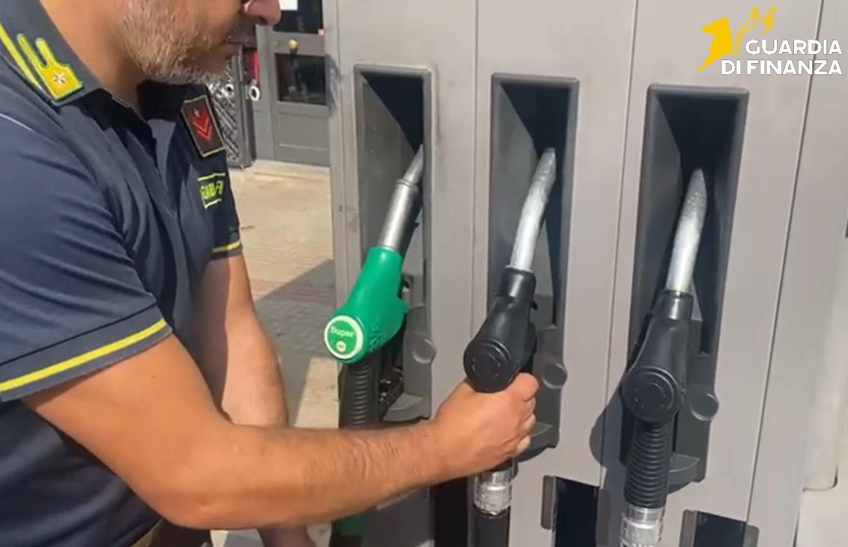 Gallura, irregolarità nell'erogazione del carburante: gestore denunciato
