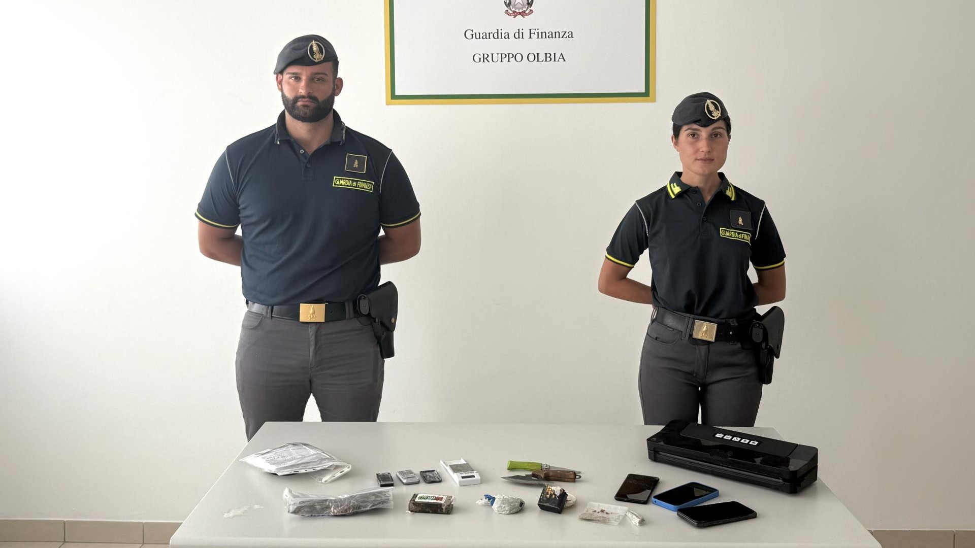 Olbia, chiuso un “market dello spaccio”: arrestato 22enne