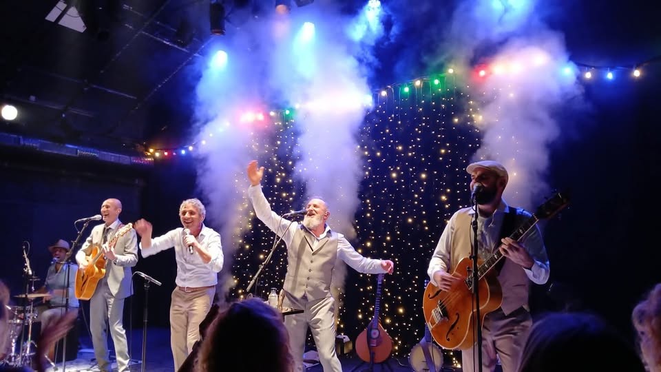 San Teodoro, dai mercanti corsi alla festa finale: Casa Cumuna chiude con il concerto degli Eppò