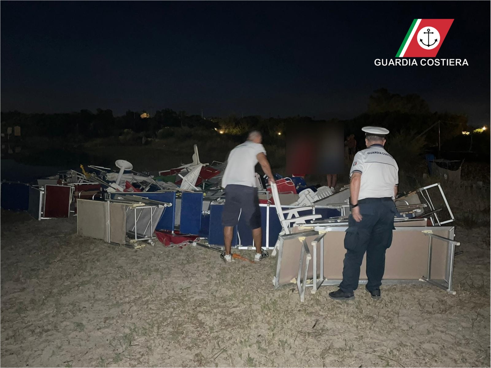 Olbia, Punta Asfodeli: 500m di spiaggia liberati da ombrelloni e sdraio