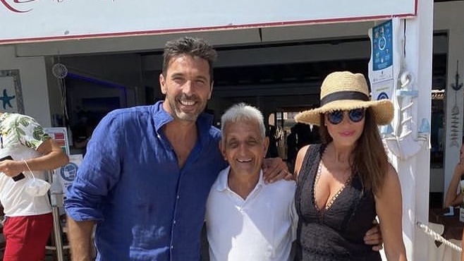 Olbia, Gigi Buffon omaggia il Re di Tavolara: un simpatico incontro
